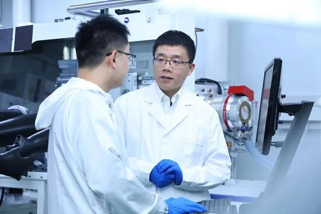 Professor Chen Qi wins Green Tech Award