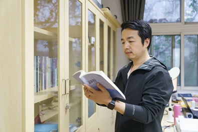 Professor Huang Houbing: A multidisciplinary research 'all-rounder'